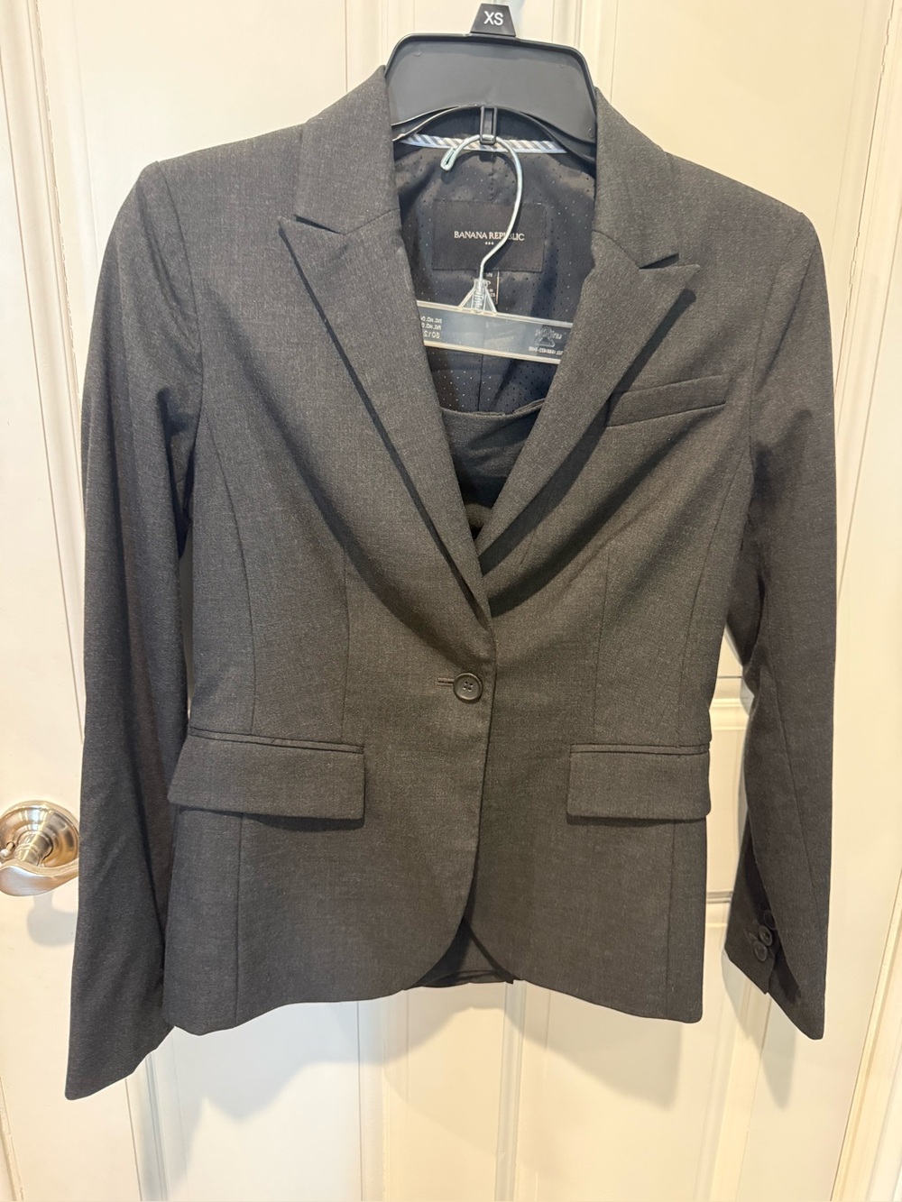 Banana Republic Womens Charcoal skirt/Blazer ensemble Classic Single-Button